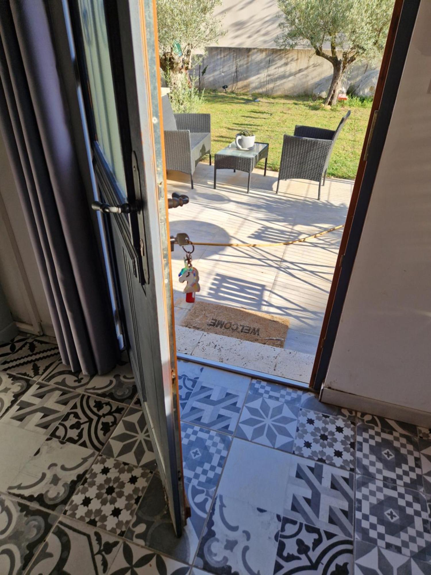 Le Cabanon De Lea Apartamento Tavel Exterior foto